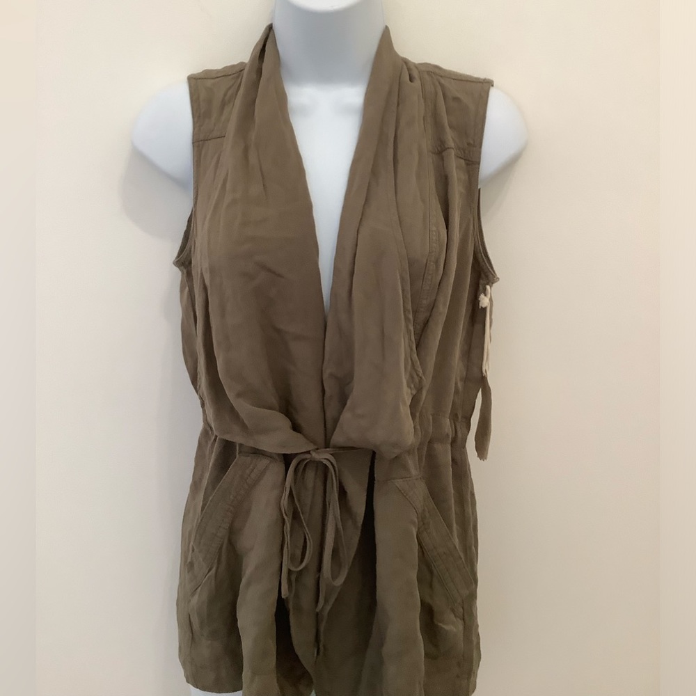 Altar’d State olive vest❤️❤️❤️❤️